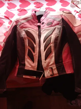 Cazadora de moto mujer rosa y blanca de piel