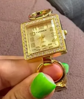 Reloj CANSNOW dorado con pedrería