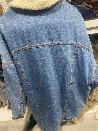 Chaqueta tejana Bershka forro borreguito
