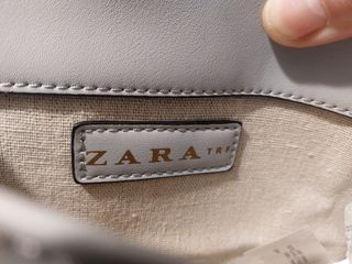 Bolso de Zara de piel estilo minimalista nuevecito