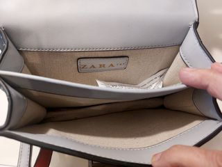 Bolso de Zara de piel estilo minimalista nuevecito