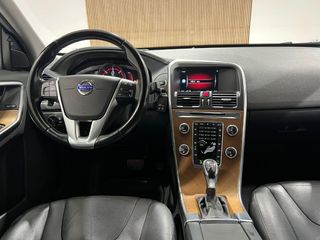 VOLVO XC60 2.0 D4 Momentum Auto