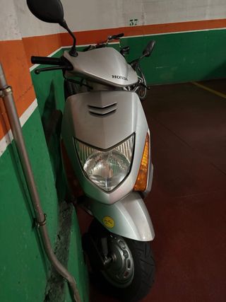 Honda Lead 100 Scooter Plata