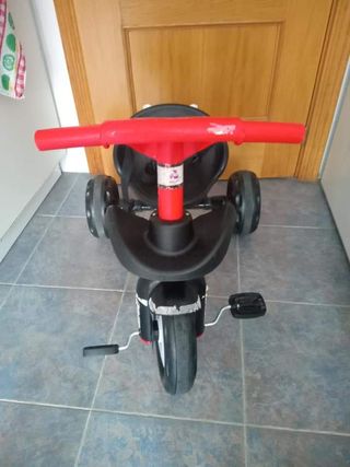 Triciclo correpasillos Smoby.. tengo más triciclos