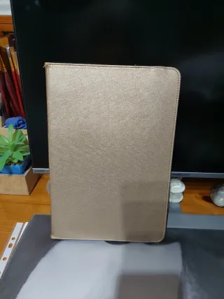 Tablet SPC como nuena+ funda dorada