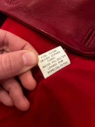 Chaqueta de piel roja