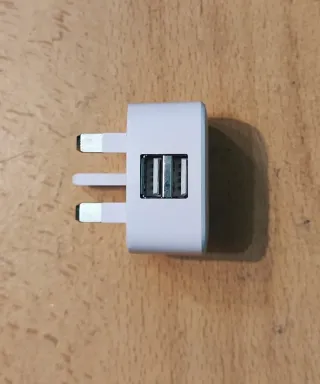 Adaptador USB SIGNALEX enchufe inglés 5V 2.1A