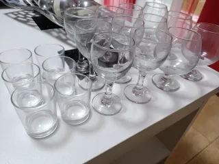 Juego de copas y vasos de chupito