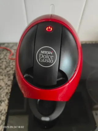 Cafetera Dolce Gusto Roja