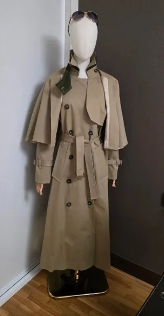 Gabardina GUTS & LOVE.