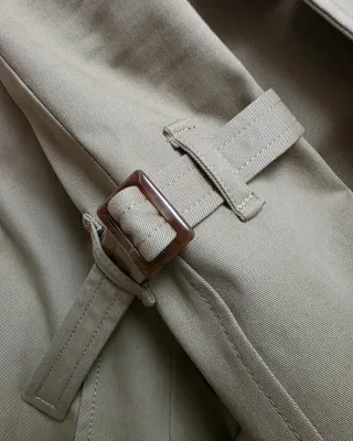 Gabardina GUTS & LOVE.