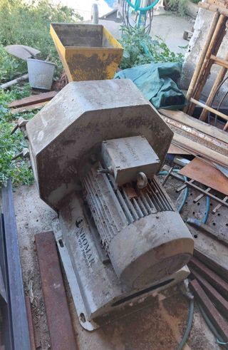 Molino pienso con motor 50 cv.