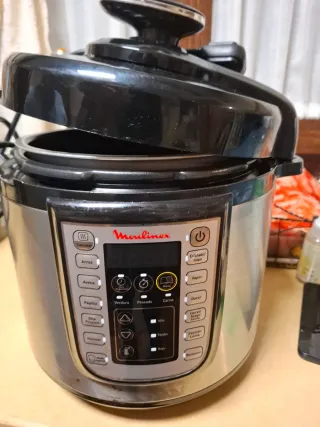 Olla a presión eléctrica negra