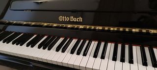 Piano Vertical Otto Bach.   Model   UP-108E