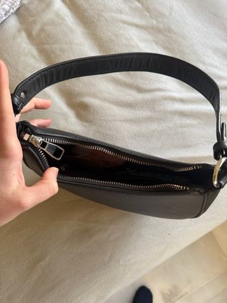 Bolso negro Stradivarius