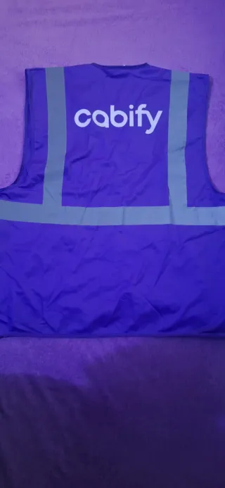 Chaleco reflectante morado Cabify