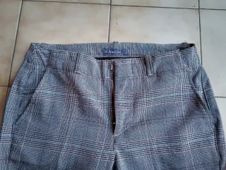 Pantalón de pinzas Salsa gris.