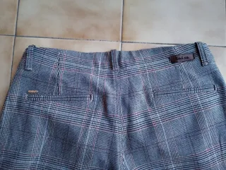 Pantalón de pinzas Salsa gris.
