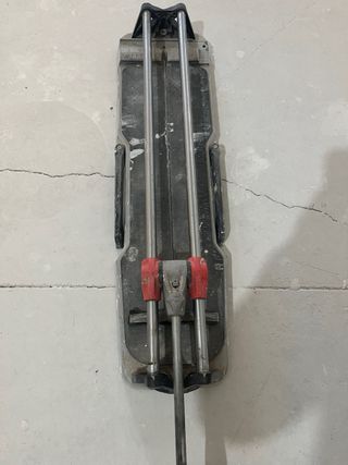 Cortadora de azulejos Rubi con maletín