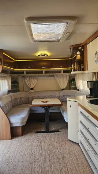 Caravana Hobby Premium 650