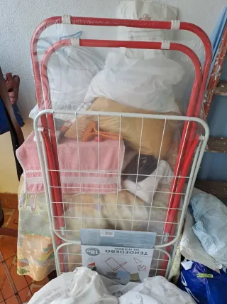 Tendedero de ropa nuevo. Nuevo. Palma, Mallorca.