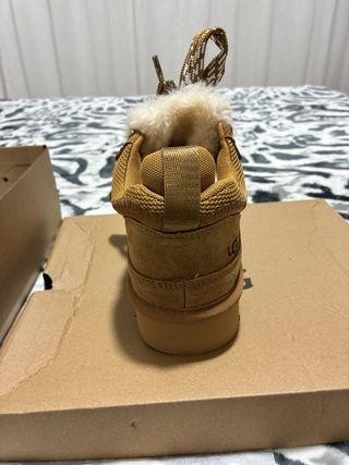 Sapatilhas UGG Castanhas e Beges