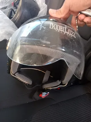 Casco de moto Helix con visera