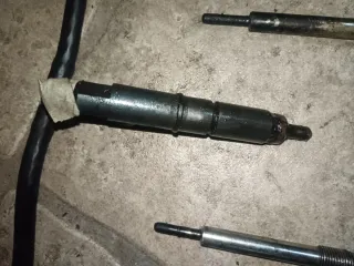 Inyectores/tubos gasoil/calentadors Fronterad28tdi