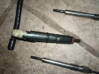 Inyectores/tubos gasoil/calentadors Fronterad28tdi