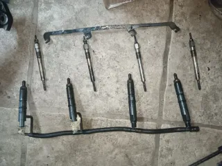 Inyectores/tubos gasoil/calentadors Fronterad28tdi