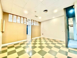 Oficina en alquiler en Los Remedios en Sevilla