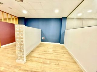 Oficina en alquiler en Los Remedios en Sevilla