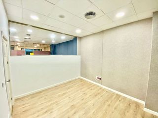 Oficina en alquiler en Los Remedios en Sevilla