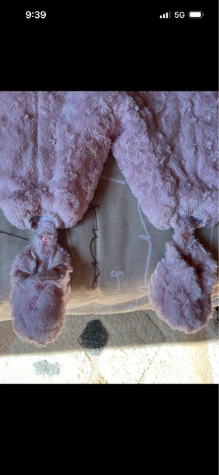 Buzo Rosy Fuentes pelo rosa