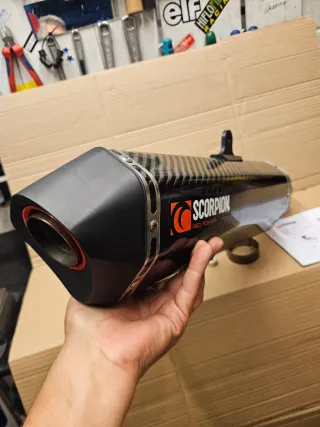 Escape SCORPION Red Power Suzuki V-strom 1000