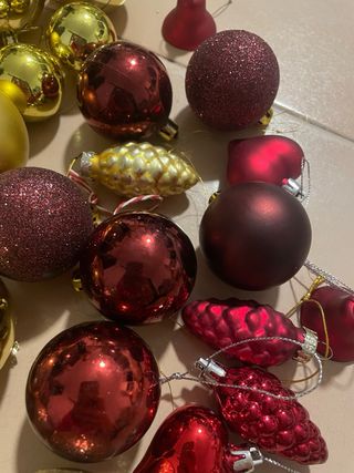 Bolas de Navidad Doradas y Rojas