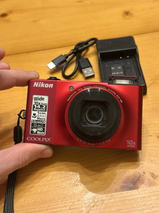 Digicam Nikon Coolpix S8000 · 14 MP · Zoom potente