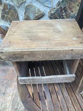 Lote 3 de un tensor más 2taburetes madera rústicos