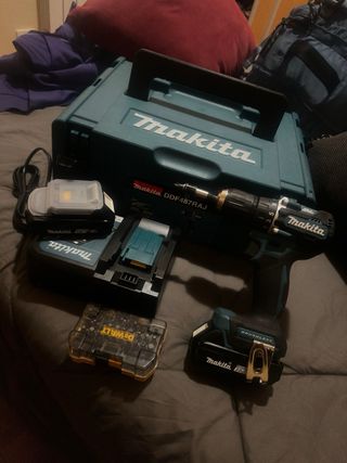 Taladro Makita 18V + 2 Baterías 2Ah