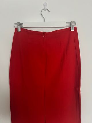 Falda tubo roja con cremallera