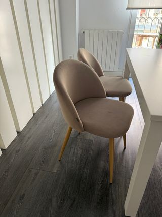 Mesa de comedor y 4 sillas. Se recoge en domicilio