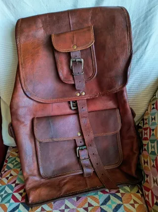 Mochila de cuero marrón