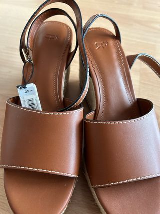 Sandalias cuña piel marrón