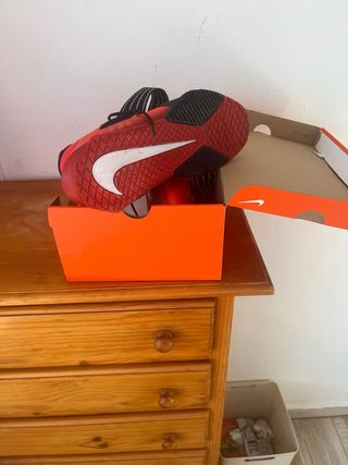 Zapatillas Nike Baloncesto Rojas y Negras