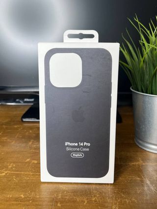 Funda iPhone 14 Pro Silicona MagSafe Negra