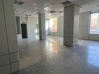 Local comercial en alquiler en Los Remedios en Sevilla