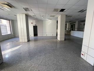 Local comercial en alquiler en Los Remedios en Sevilla