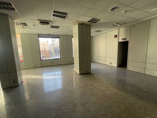 Local comercial en alquiler en Los Remedios en Sevilla