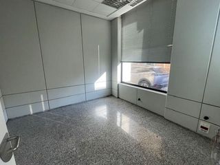 Local comercial en alquiler en Los Remedios en Sevilla