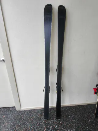 Esquís de Pista Carving Rossignol y Völkl